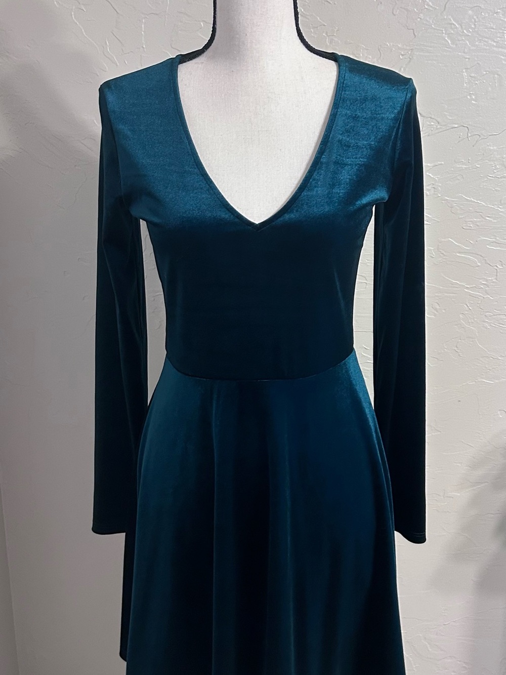 Copper Key Teal Velvet V-Neck Long Sleeve Dress